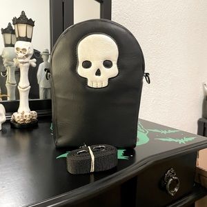 Crypt carrier (Wednesday) by Crosswind Creates